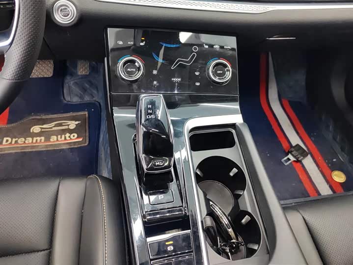 Фото 16 - Bestune B70