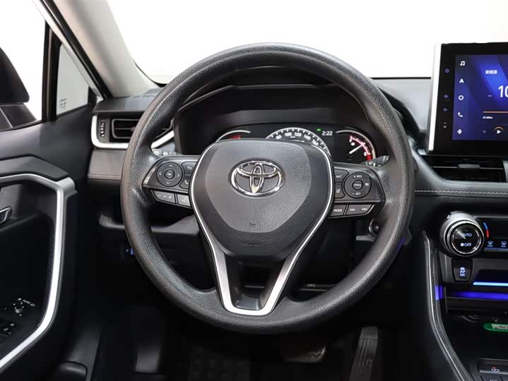 Фото 13 - Toyota RAV4