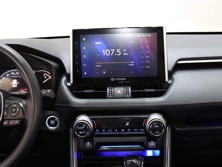 Фото 14 - Toyota RAV4