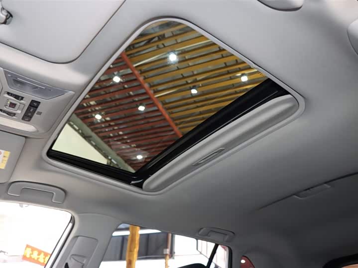 Фото 16 - Toyota RAV4