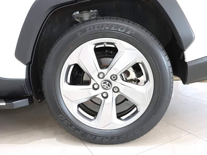 Фото 20 - Toyota RAV4