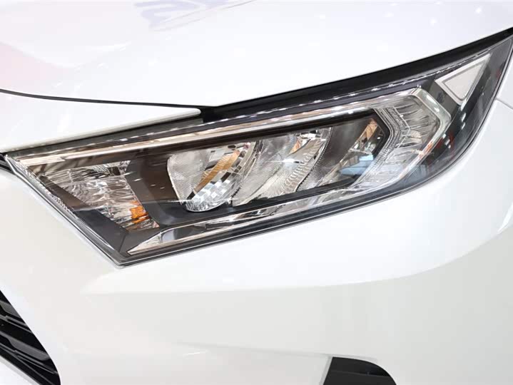 Фото 7 - Toyota RAV4