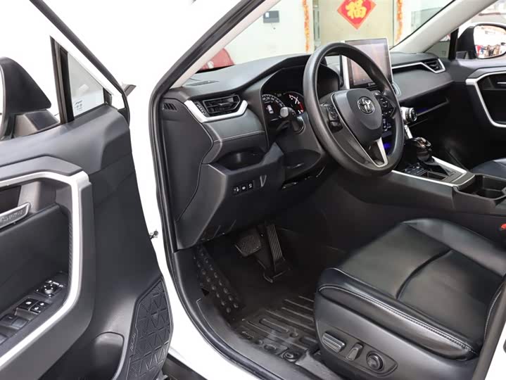 Фото 9 - Toyota RAV4