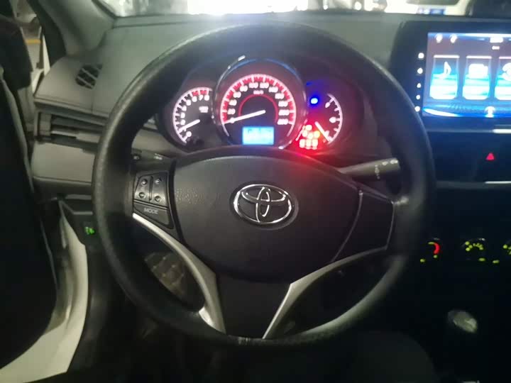 Фото 11 - Toyota Vios