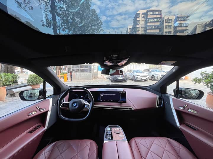 Фото 10 - BMW iX