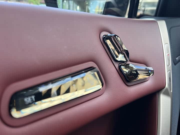 Фото 13 - BMW iX