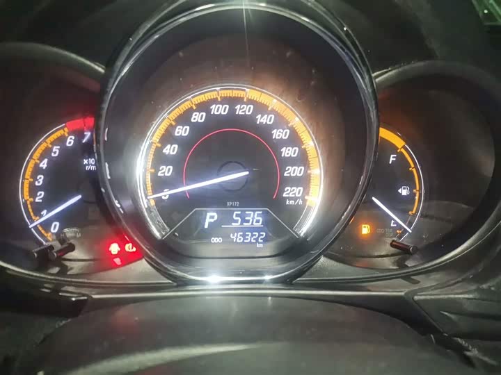 Фото 12 - Toyota Yaris L Hatchback