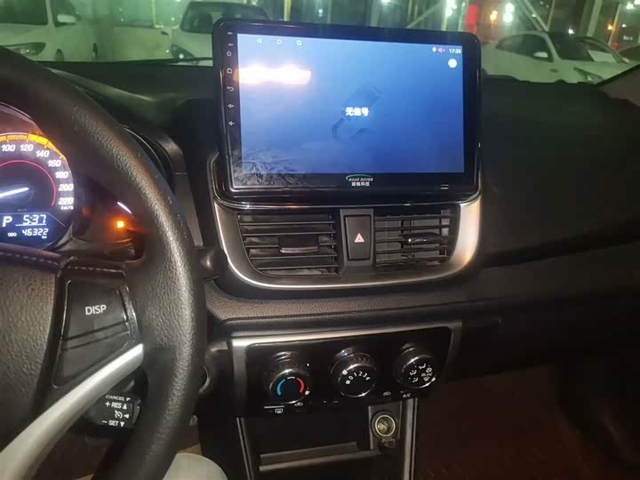 Фото 13 - Toyota Yaris L Hatchback