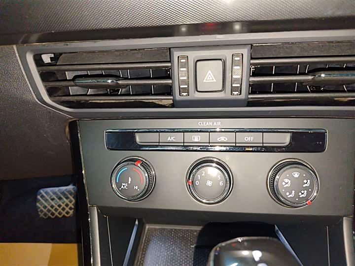 Фото 13 - Volkswagen Passat