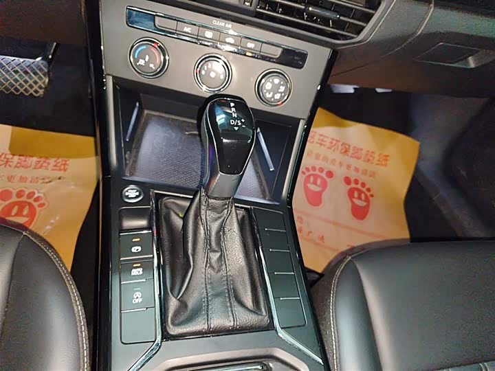 Фото 14 - Volkswagen Passat