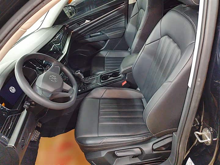 Фото 15 - Volkswagen Passat