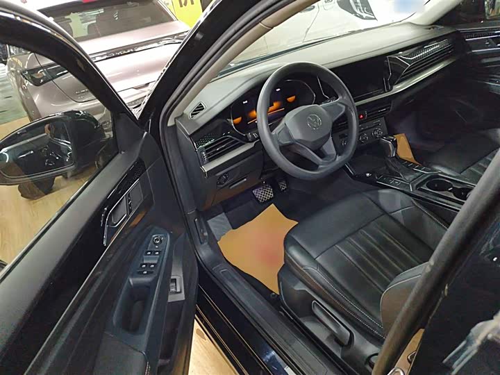 Фото 16 - Volkswagen Passat