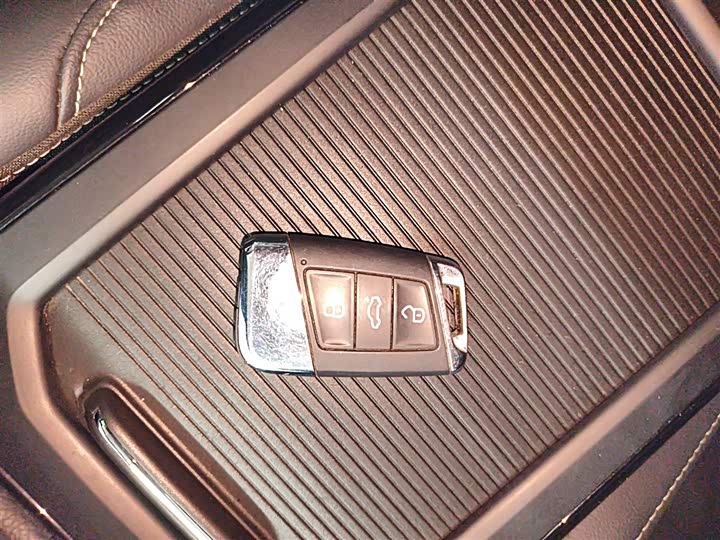 Фото 9 - Volkswagen Passat