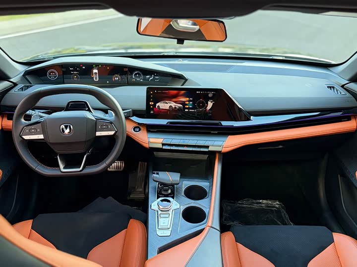 Фото 10 - Changan UNI-V