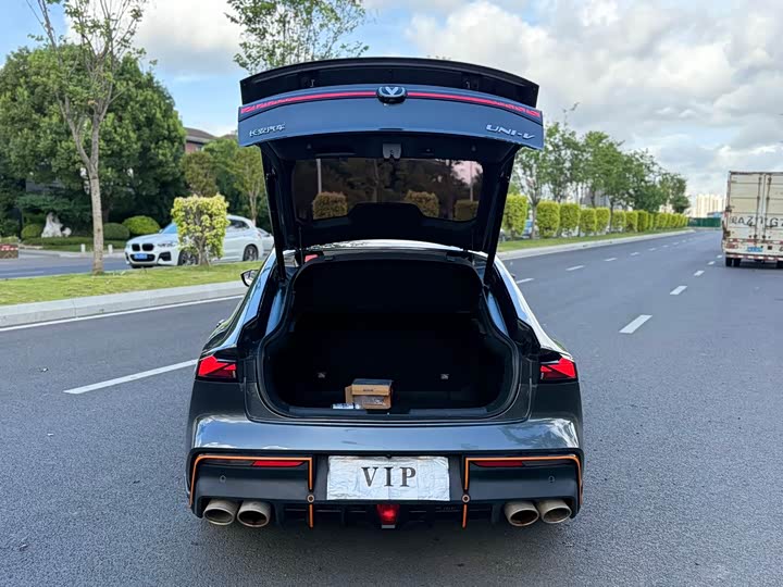 Фото 11 - Changan UNI-V