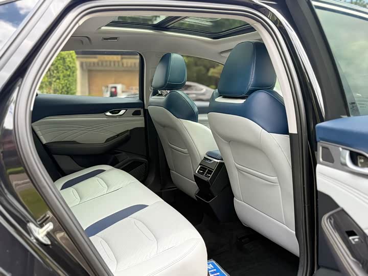 Photo 12 - Geely Preface