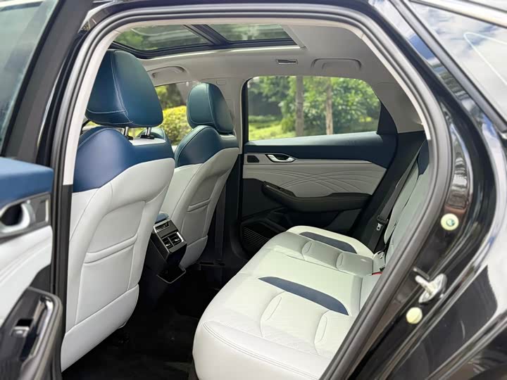 Photo 9 - Geely Preface