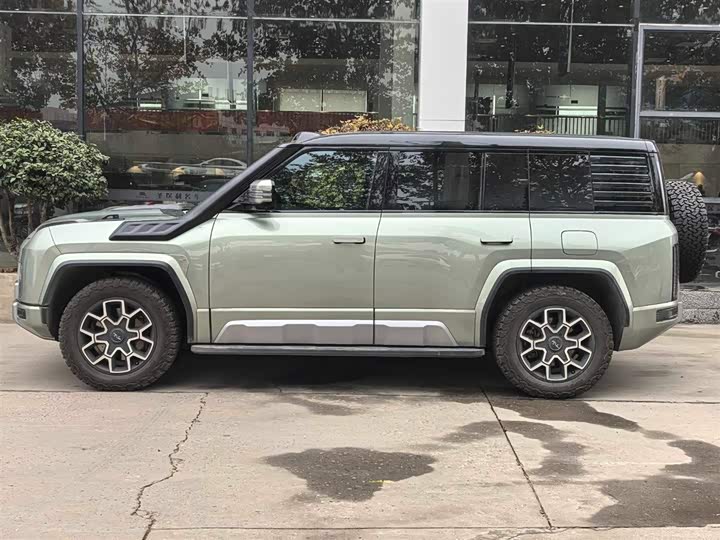 Фото 2 - BYD Yangwang U8