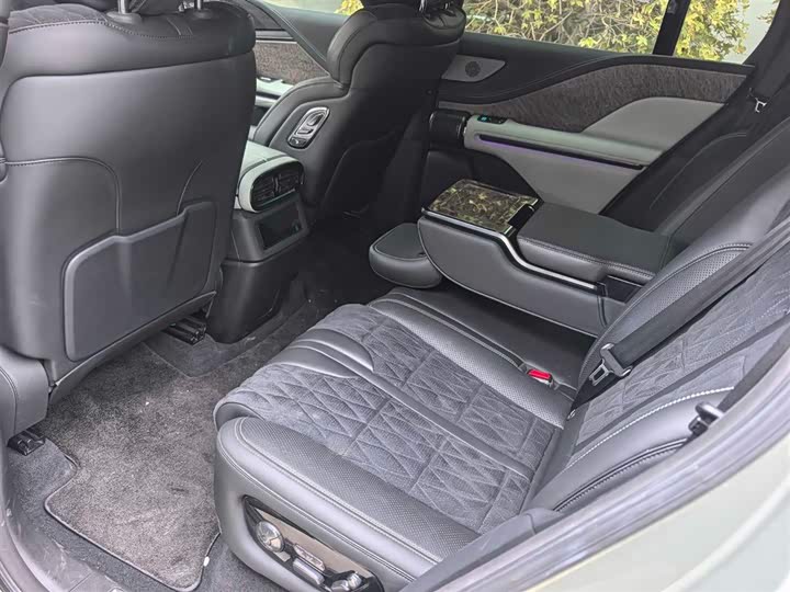 Фото 5 - BYD Yangwang U8