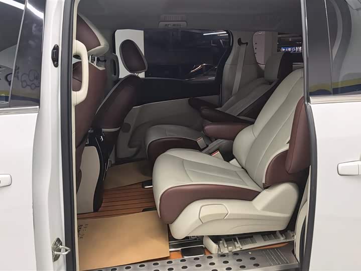 Фото 11 - Buick GL8 ES