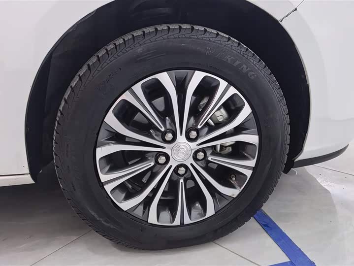 Фото 6 - Buick GL8 ES