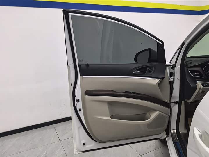 Фото 7 - Buick GL8 ES