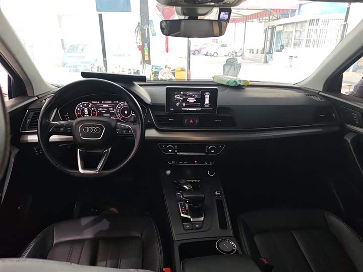 Фото 10 - Audi Q5L