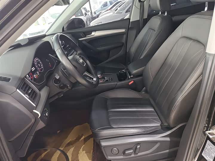 Фото 15 - Audi Q5L