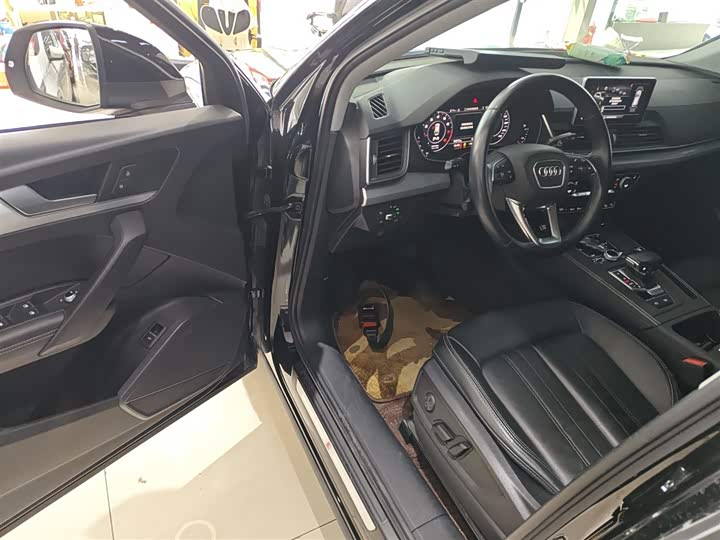 Фото 16 - Audi Q5L