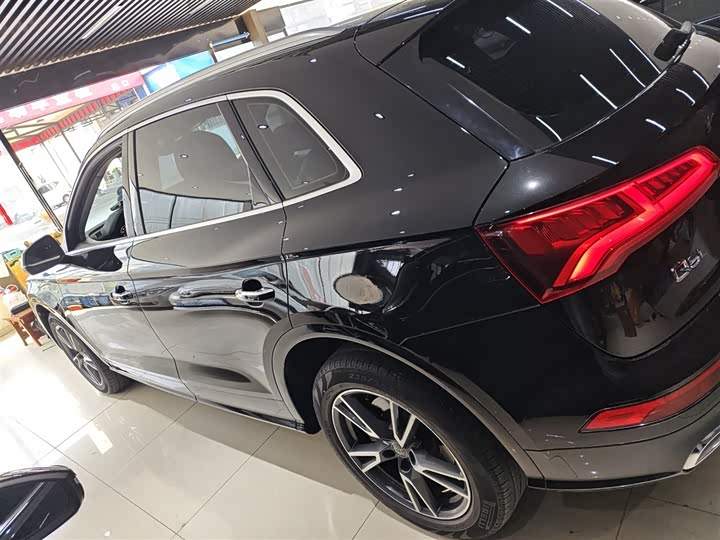 Фото 5 - Audi Q5L