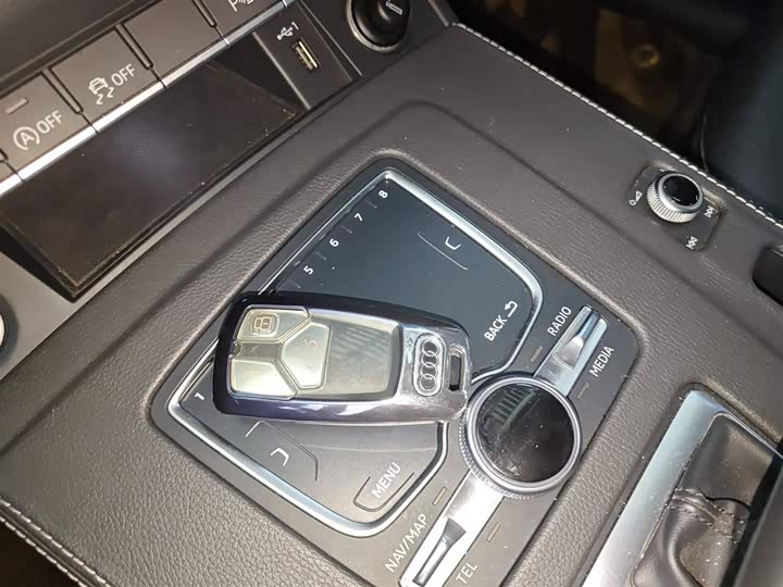 Фото 9 - Audi Q5L