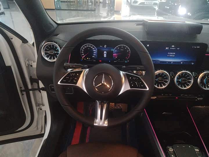 Фото 11 - Mercedes-Benz GLB-Class