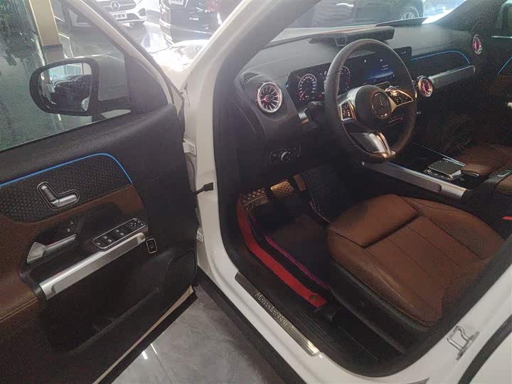 Фото 16 - Mercedes-Benz GLB-Class