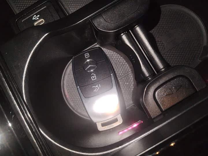 Фото 9 - Mercedes-Benz GLB-Class