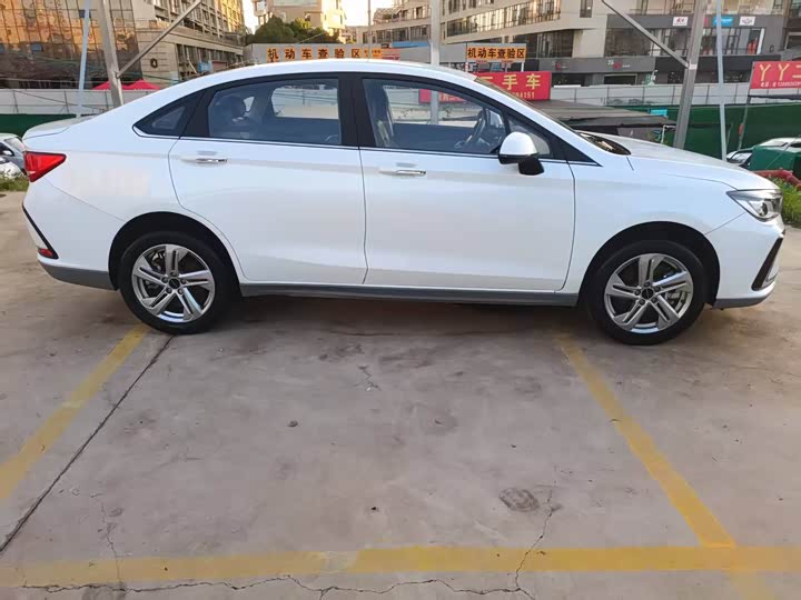 Фото 3 - Beijing EU5