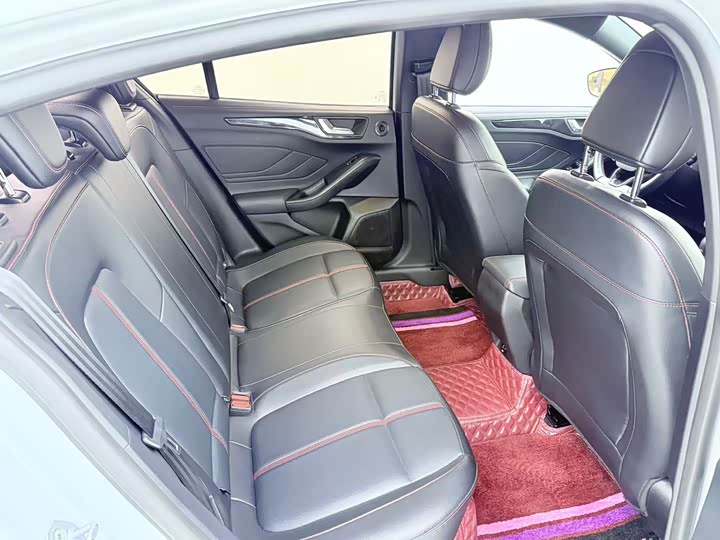 Фото 10 - Ford Focus