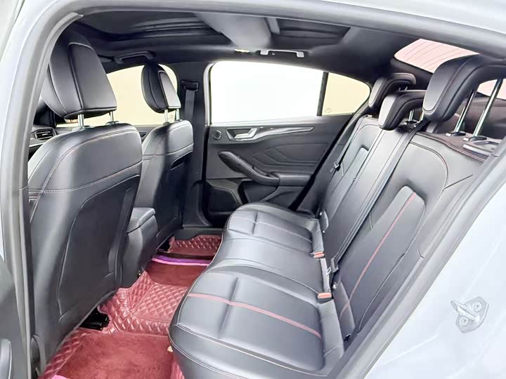 Фото 13 - Ford Focus