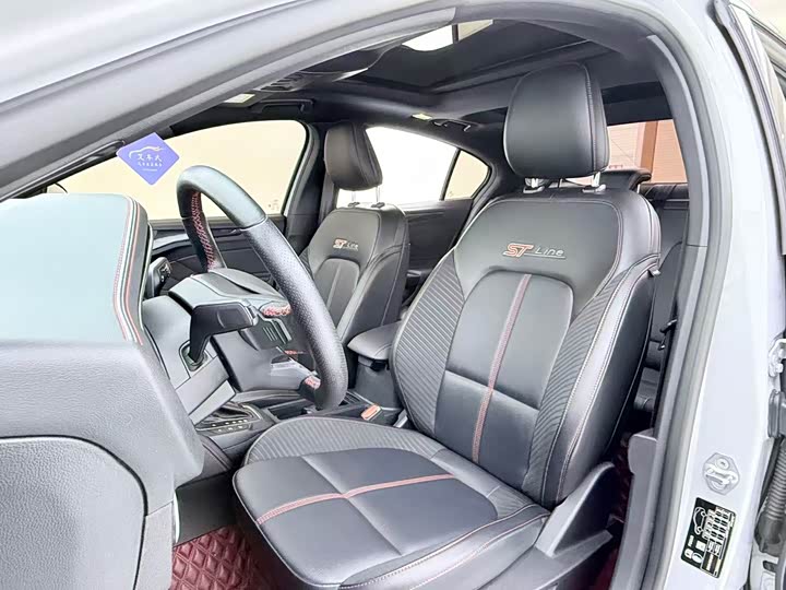 Фото 17 - Ford Focus