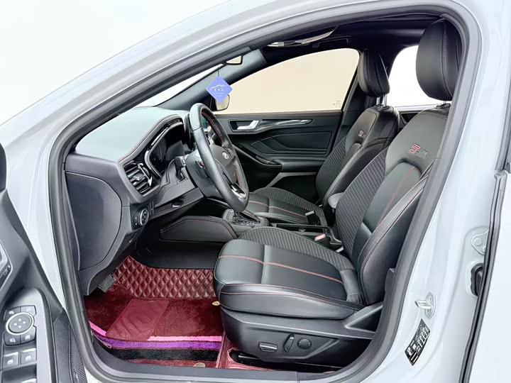 Фото 18 - Ford Focus