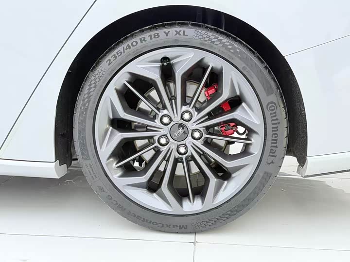 Фото 20 - Ford Focus