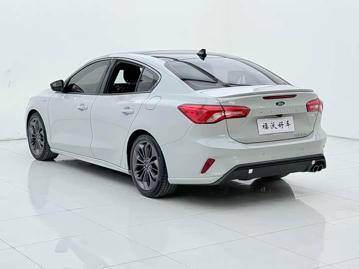 Фото 24 - Ford Focus