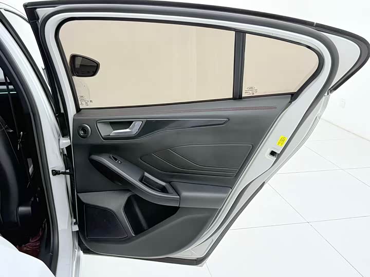 Фото 6 - Ford Focus