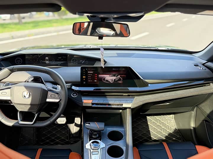 Фото 10 - Changan UNI-V