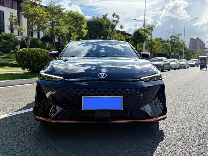 Фото 2 - Changan UNI-V