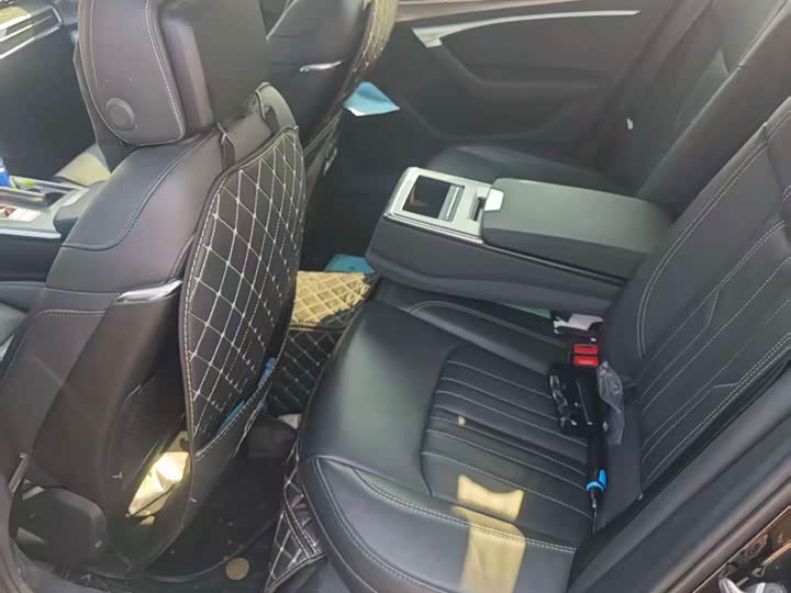 Фото 4 - Audi A6L