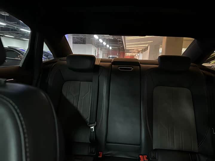 Фото 10 - Audi A6L