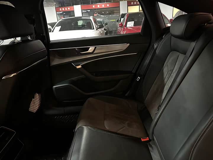 Фото 13 - Audi A6L