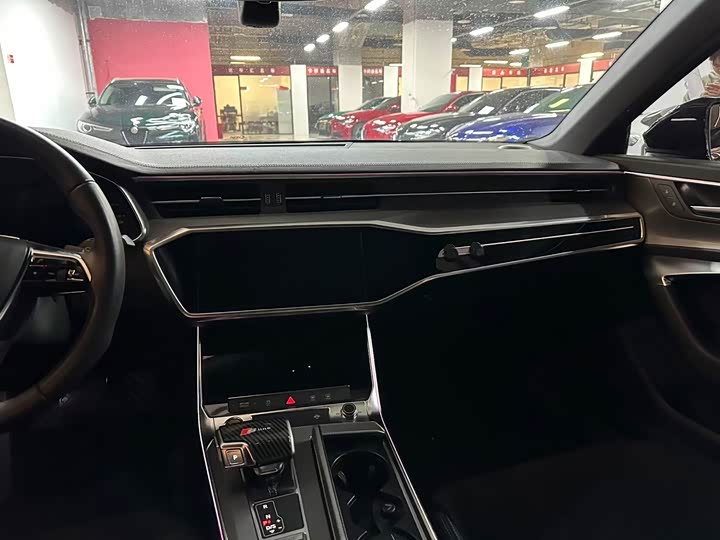 Фото 15 - Audi A6L