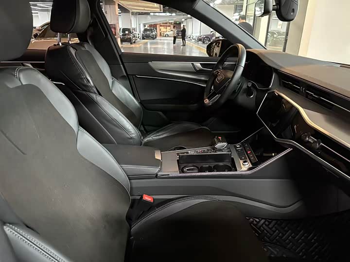 Фото 17 - Audi A6L