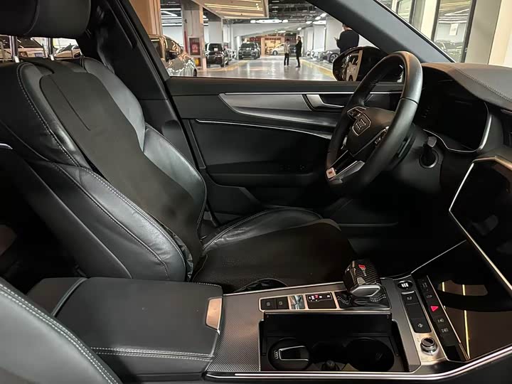 Фото 18 - Audi A6L